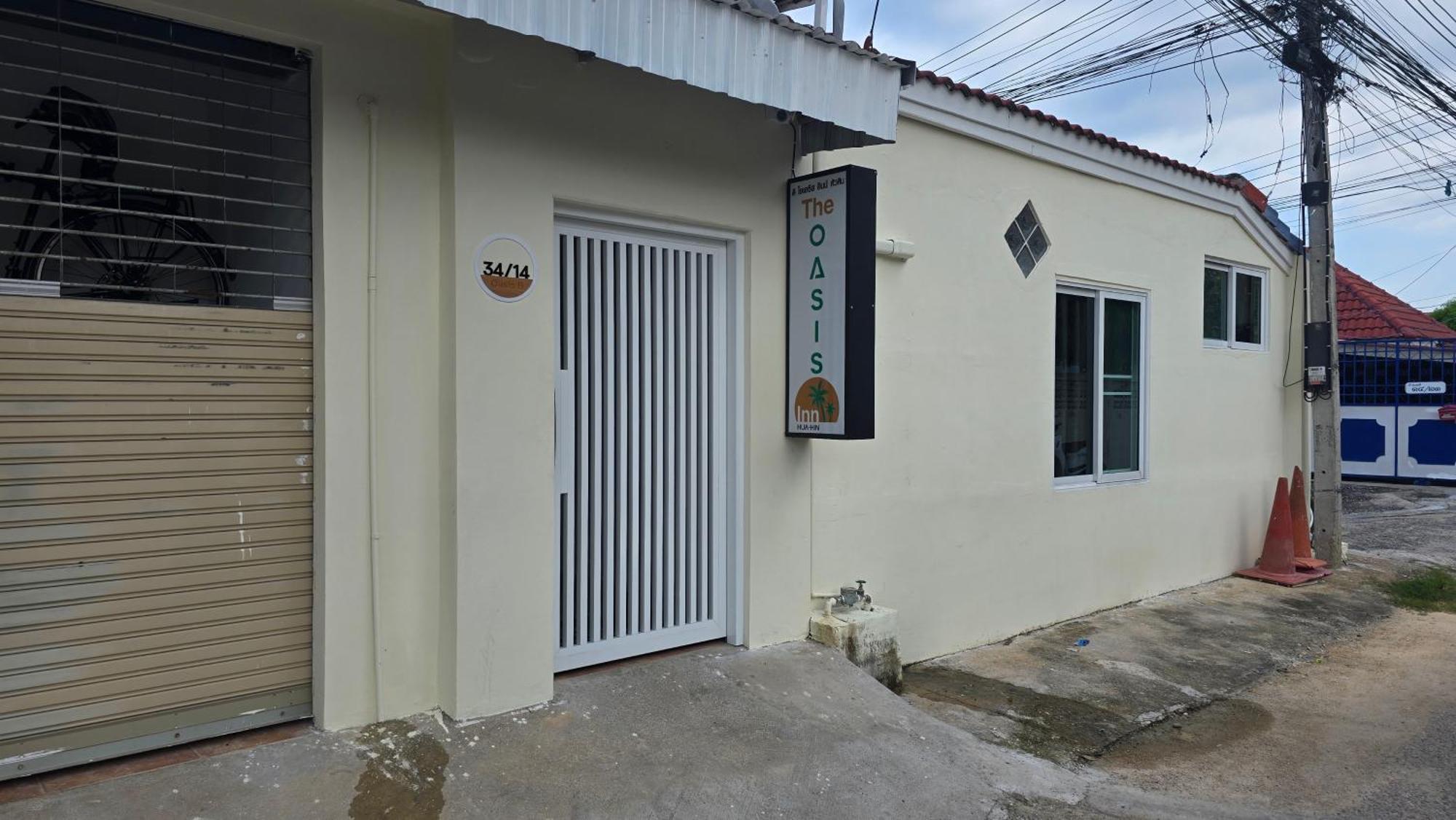 The Oasis Inn HHQ Zewnętrze zdjęcie